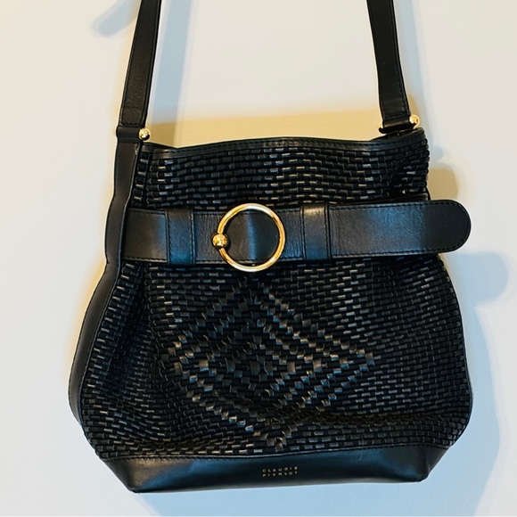 Elegant Black Woven Shoulder Bag with Gold Accent